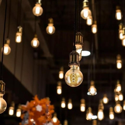 Żarówka LED V-TAC 5W E27 Filament Bursztynowa Kula G125 Ściemnialna VT-2085D 2200K 300lm Żarówka LED V-TAC 5W E27 Filament Bursztynowa Kula G125 Ściemnialna VT-2085D 2200K 300lm